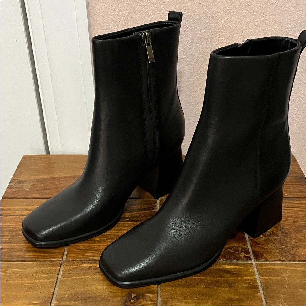 Marc Fisher Black Leather Heeled Boots